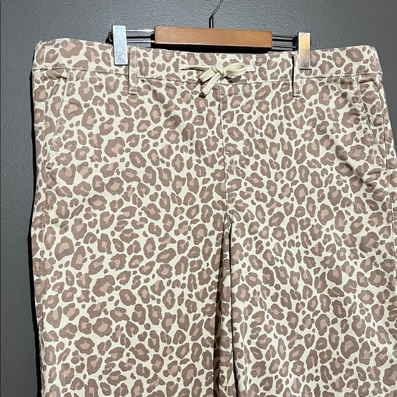 Torrid Weekend Mid Rise Wide Leg Leopard Pant - Picture 8 of 14